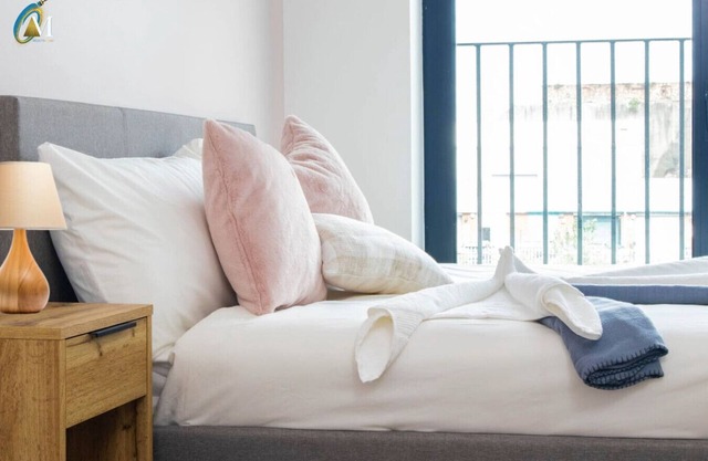 Oriel Blue | Central | 2Bed | Parking