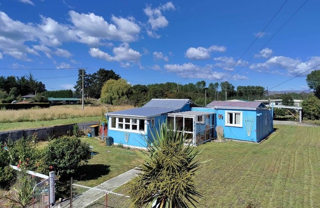 Original Cute Kiwi Crib Near the Beach - sleeps 9