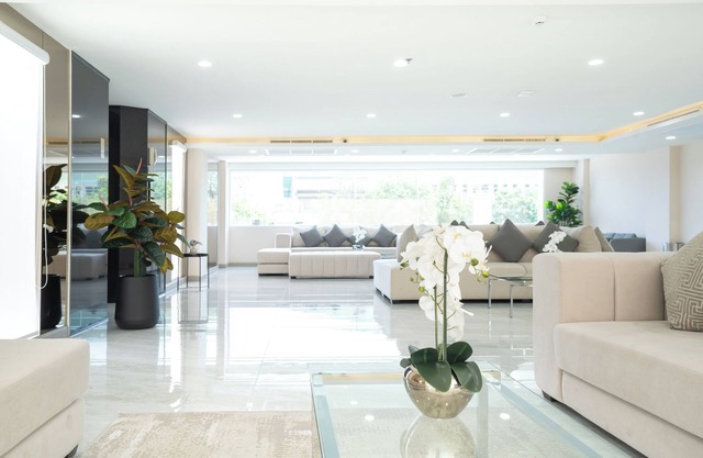Oriole Residence