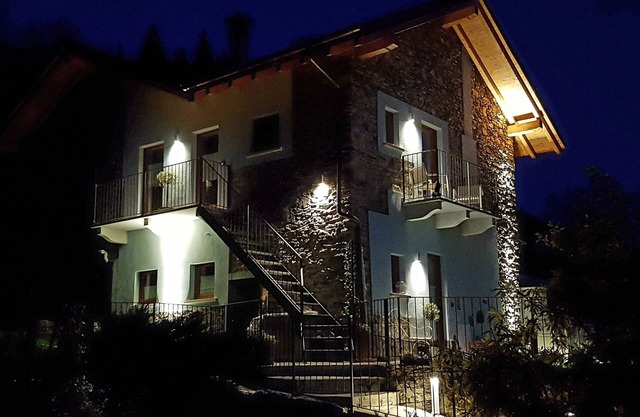 ORTA LAKE - WHOLE HOUSE- LAKE VIEW WITH GARDEN AND BEACH