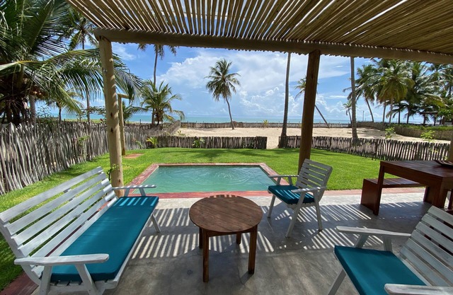Os Navegantes - Casa Mar: On the beachfront.