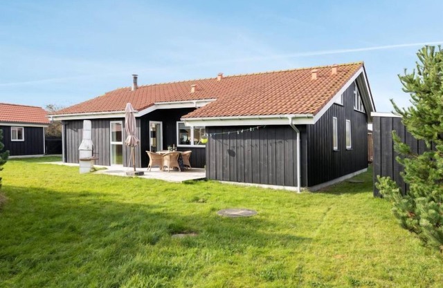 "Oskar" - 200m from the sea by Interhome