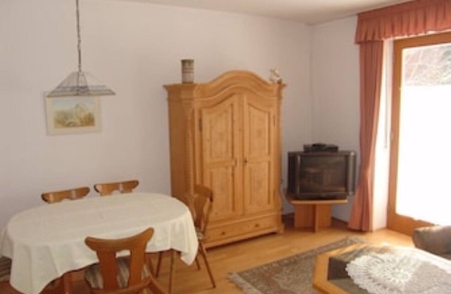 Ostrach, House Dora