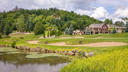 Ostrya - Luxury Condo Ski in Ski Out Tremblant