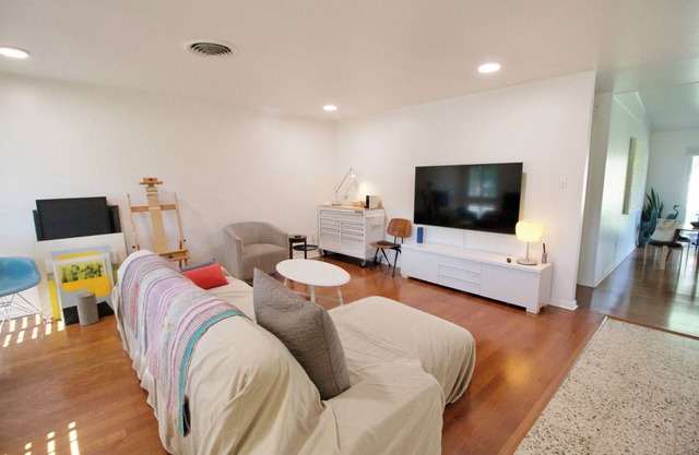 OTISLAND: Quiet 3-bedroom home close to Blinn