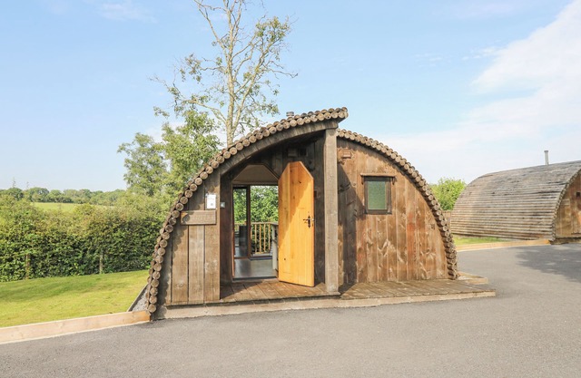 OTTER, pet friendly, with a garden in Beulah