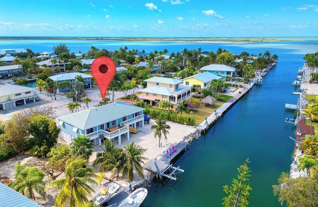 Our Happy Place- Beautiful Canal front Property with Boat lift