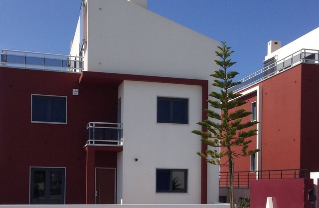 Our house is located about 40 kilometres from Lisbon airport. Equipped with 6 spacious bedrooms .