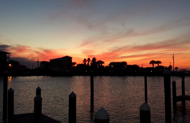 😎OUR LITTLE PIECE OF HEAVEN! Top Floor Unit! Beautiful Sunset View of Harbor!n