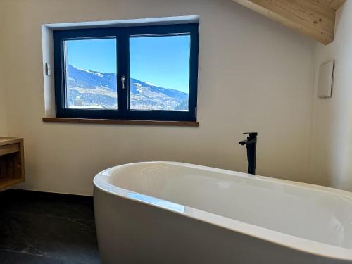 Our's Living Penthouse - private Sauna - near Kitzbüheler Alpen ski lift