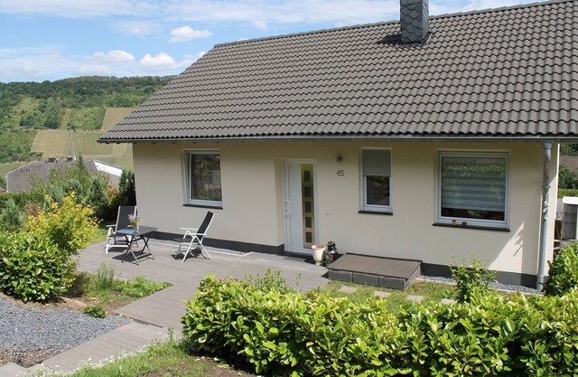 Our vacation home is located on the edge of the forest with a great view of the vineyards.