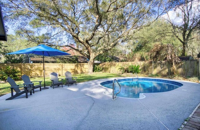 ~Out of the Blue Sleeps 13 Cool Pool~