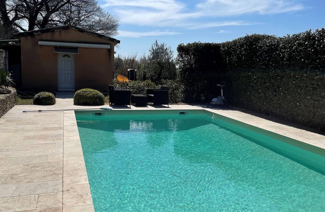 Outbuilding with private pool amidst vineyards