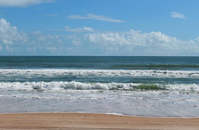 Outdoor Getaway! 2 Stylish Units w/Kitchen, Beach, Pool, Surfing, Parking