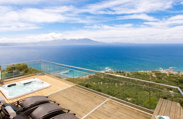 Outdoor Jacuzzi ★Unique ArchitectureOutdoor Jacuzzi ★Stunning sunset & seaview ★
