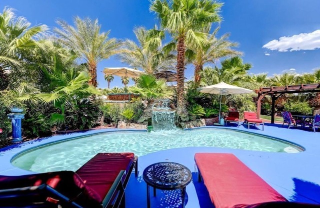 Outdoor Oasis Retreat 10-bedroom Sleeps 22, Sports,Amenities, Arcade, Sauna, Spa