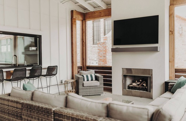 Outdoor perfection: 3 porches with park views, turf backyard, easy walk to pool