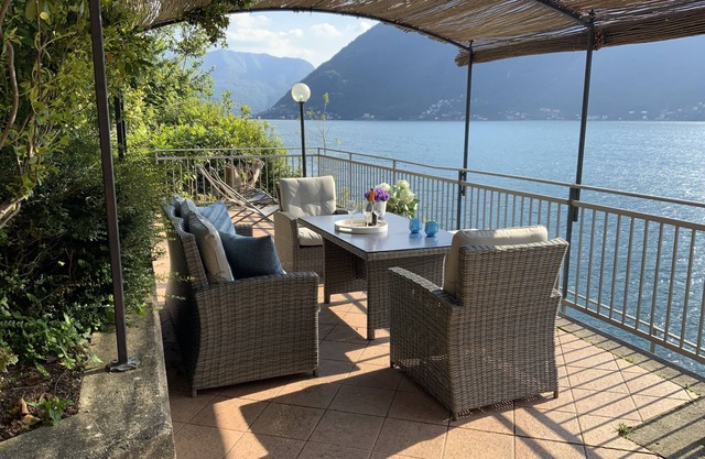 Outdoor Veranda w Lakefront Views, Lake Access & Swimming Dock