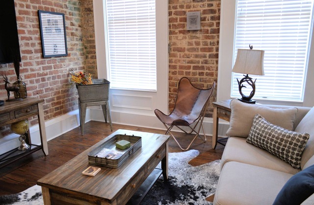 Outdoors and Adventure themed, Historic luxury condo, 2 blocks from French Quart