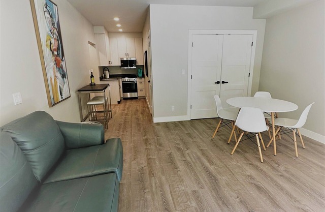 Outlaw Inn Unit 1. Modern, newly remodeled unit. Steps from Main Street!