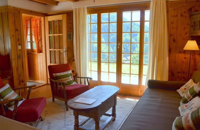 Outside : chalet for 4 persons, ground floor with garden and garden furniture, balcony -Inside : 80