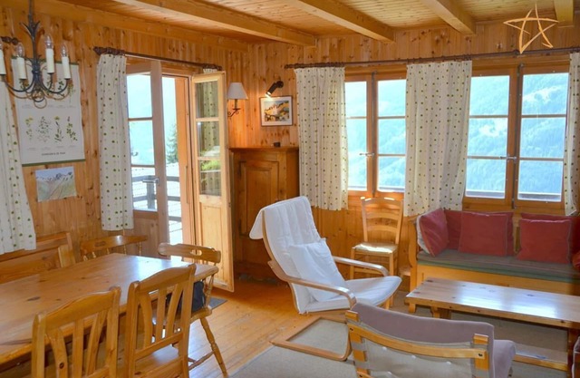 Outside : chalet for 8 persons, balcony and terrace -Inside : 110 sqm, entrance hall, living with co