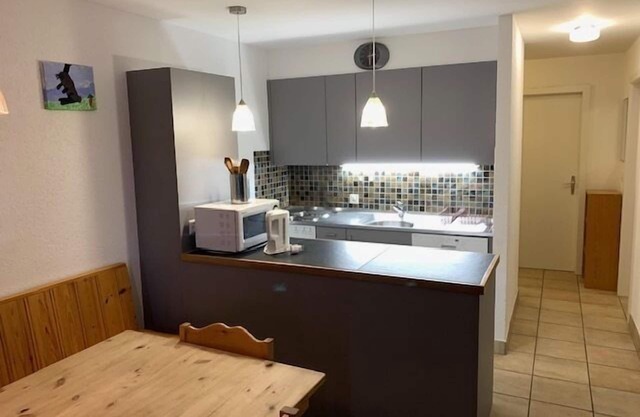 Outside : flat on the 1st floor of the apartment house with a large south terrace (85sqm), for 6 per