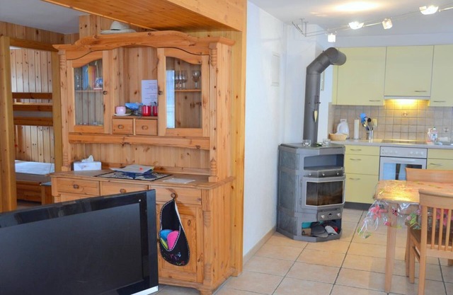 Outside : flat on the 1st floor of a chalet, for 4 persons, balcony, garden with garden furniture -I