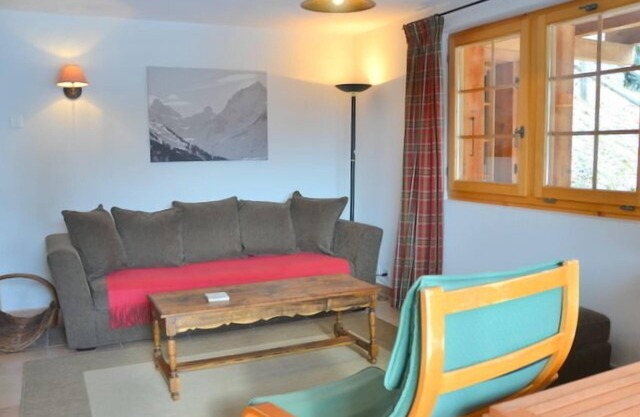 Outside : flat on the ground floor of a chalet, for 4 persons, terrace with garden furniture, access