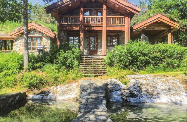 Outside the rose city of Molde you will find this unique vacation home.