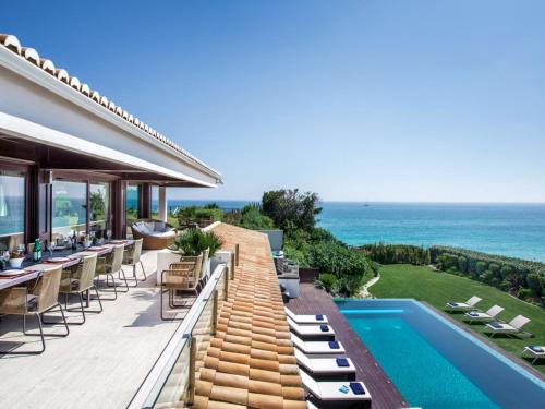 Outstanding Algarve Villa 8 Bedrooms Villa Agua Grande Deluxe Amazing Sea & Beach Views Jacuzzi & Gym Albufeira