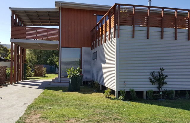 Outstanding pet friendly modern property with all amenities and terrific views.