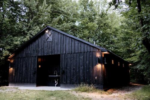 Outstanding Safari Tent with Fire Pit and Nice Sights in North Woodstock, New Hampshire