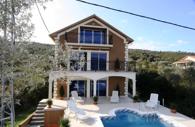 Outstanding villa with private pool and breath taking sea view