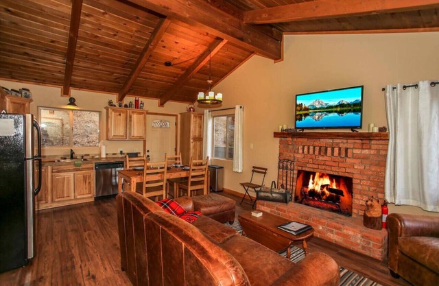 Overlook Retreat- Awesome Views, Pets Welcome!