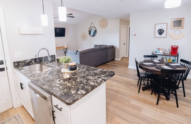 Overlooking Elm Lake Golf Course, Sunset Villa
