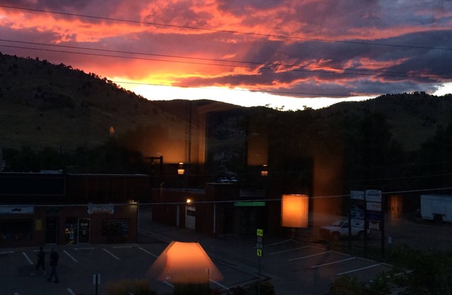 Overlooking foothills, trails, restaurants, shops and more