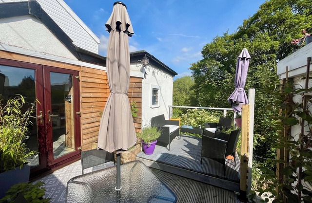 Overlooking the River Severn its path/cycle route with outside seating & dining.