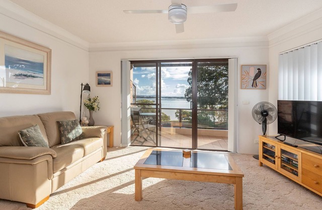 Overlooking Wallis Lake, Renas Court 2