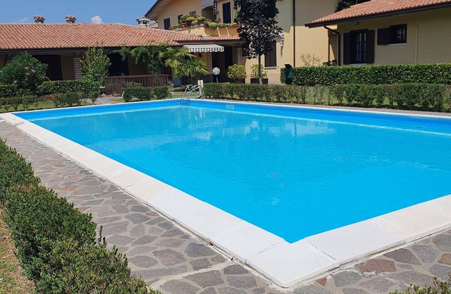 OVERSIZE/GROUND FLOOR apartment in family peacefull Residence in SIRMIONE