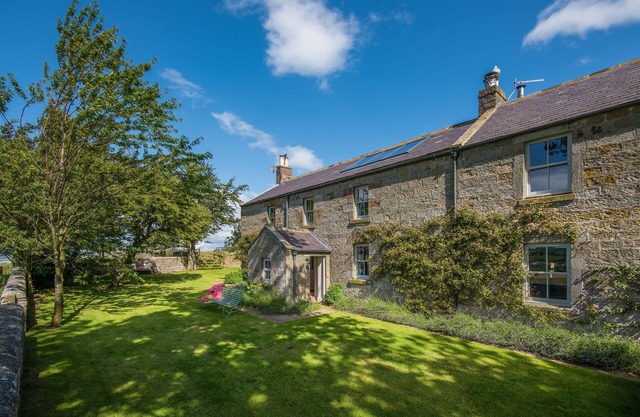 OVERTHWARTS FARMHOUSE five bedroom, nr. Alnwick. 9 miles from the coast
