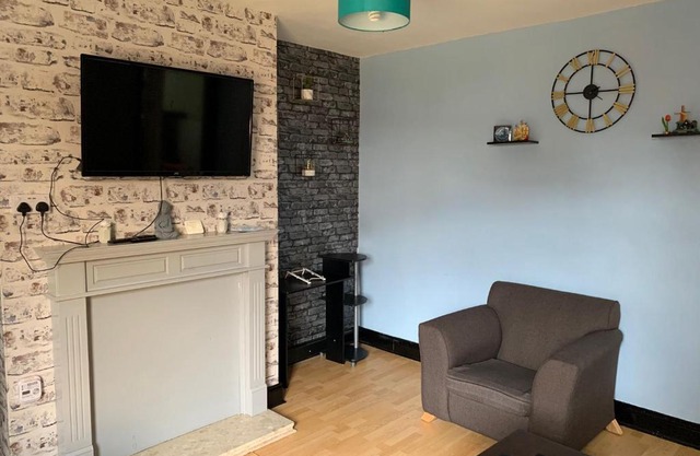 Ovington Grove 1 free parking fully equipped kitchen 3 bedrooms Netflix