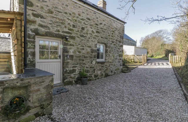 OWL COTTAGE, pet friendly, character holiday cottage in Abersoch