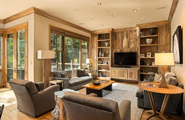 Owl Creek 20, Luxury family home with private balcony, deck, hot tub, and patio - near lifts!