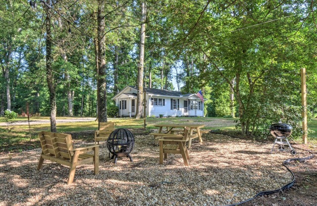 'Owl's Hideaway' in Cleveland w/2 Fire Pits!