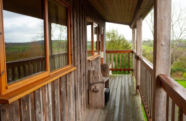 Owl's Roost Eco Lodge Apartment, Lampeter