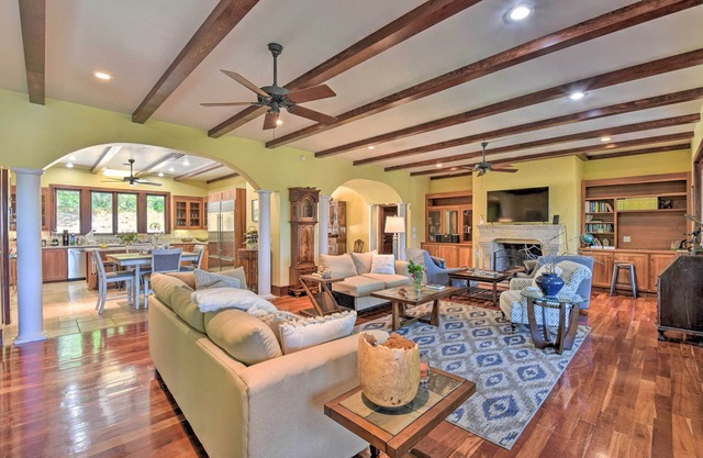 'Owls Nest' Estate Top Floor w/Shared Pool!