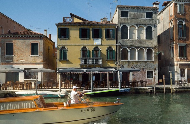 own roof terrace, second terrace with jacuzzi direct at the canal Cannaregio