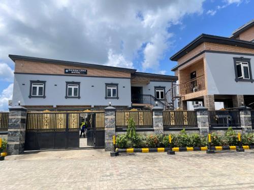 Oxbow Lake Hotel