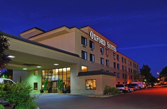 Oxford Suites Portland - Jantzen Beach